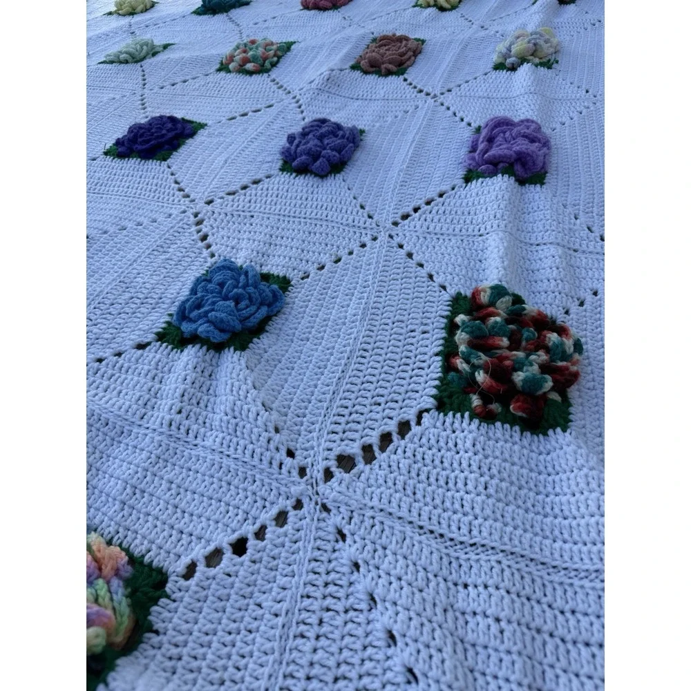 Vtg White Crochet 3D‎ Rose Afghan Blanket Granny Square 100